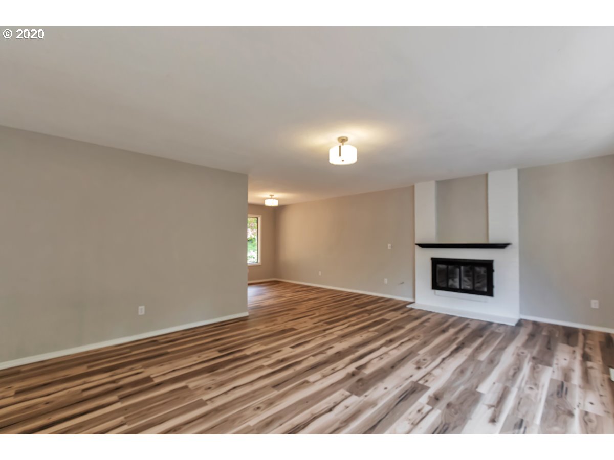 9722 Southwest Quail Post Road Portland, OR 97219 - Photo 3 of 24 Gallery Image 3