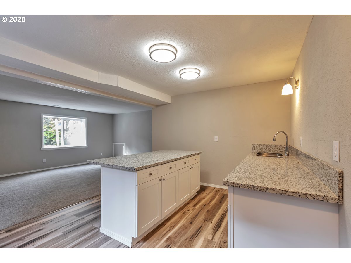 9722 Southwest Quail Post Road Portland, OR 97219 - Photo 22 of 24 Gallery Image 22