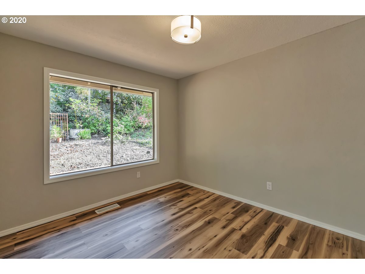 9722 Southwest Quail Post Road Portland, OR 97219 - Photo 24 of 24 Gallery Image 24