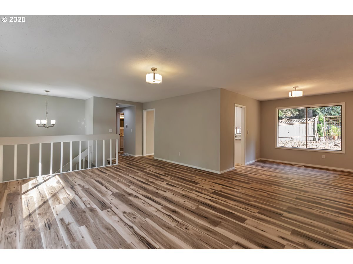 9722 Southwest Quail Post Road Portland, OR 97219 - Photo 4 of 24 Gallery Image 4