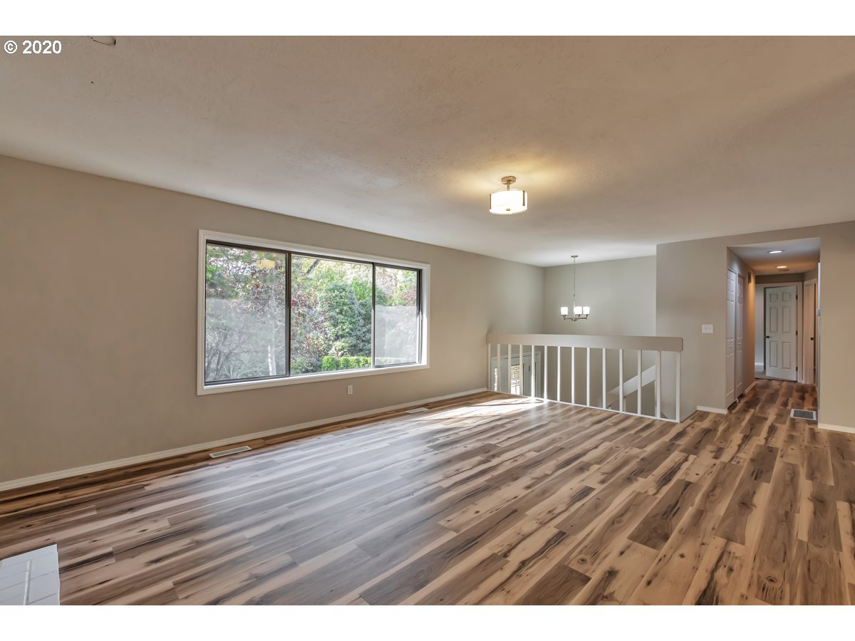 9722 Southwest Quail Post Road Portland, OR 97219 - Photo 5 of 24 Gallery Image 5