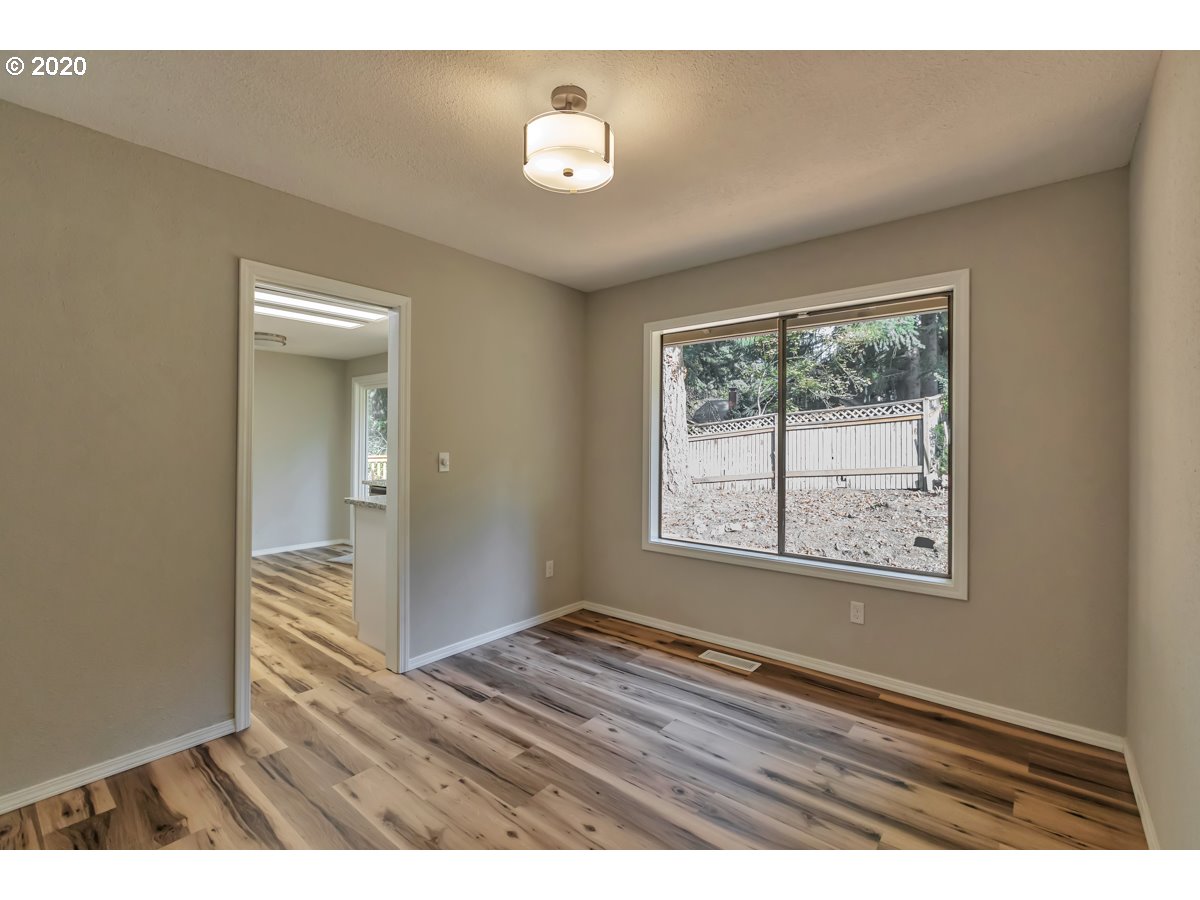 9722 Southwest Quail Post Road Portland, OR 97219 - Photo 8 of 24 Gallery Image 8