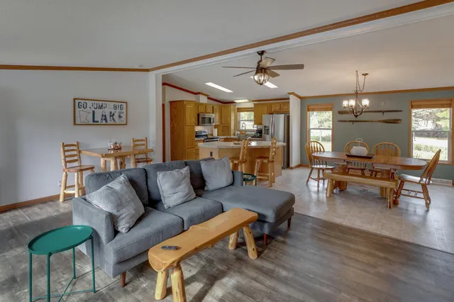 $2,100 | 18005 Marina Way, Garrison, MN 56450