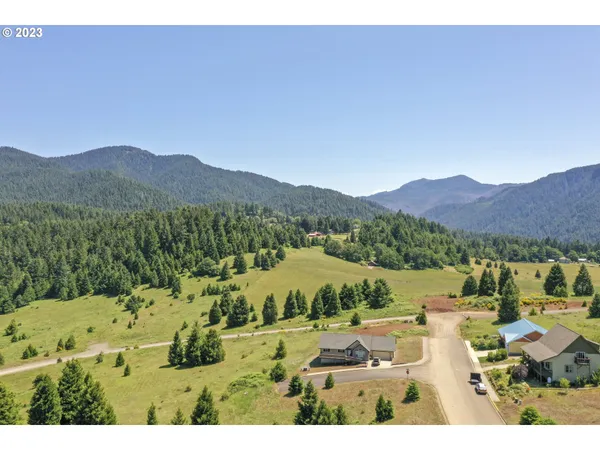 $300,000 | 0 Bugle Loop, Oakridge, OR 97463