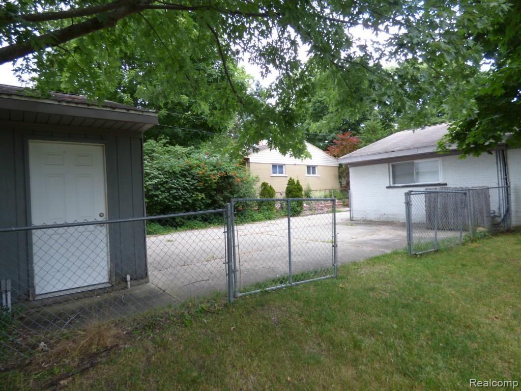 747 Manor Drive Milford, MI 48381 - Photo 31 of 33 P1240456.jpg