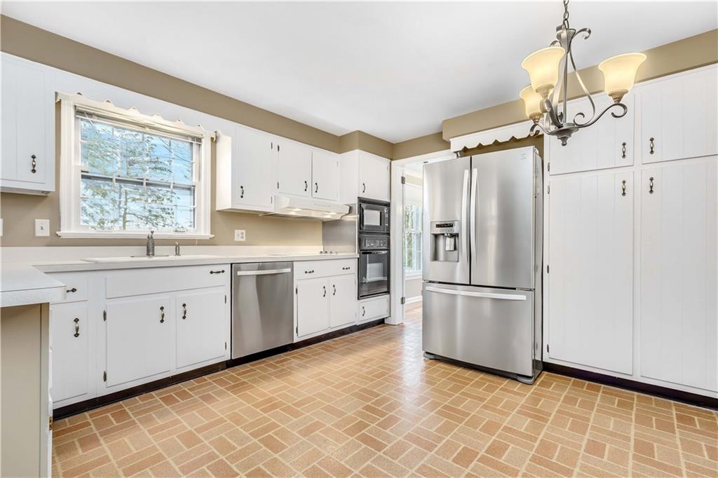 557 Trotwood Ridge Road Pittsburgh, PA 15241 - Photo 8 of 25 Gallery Image 8