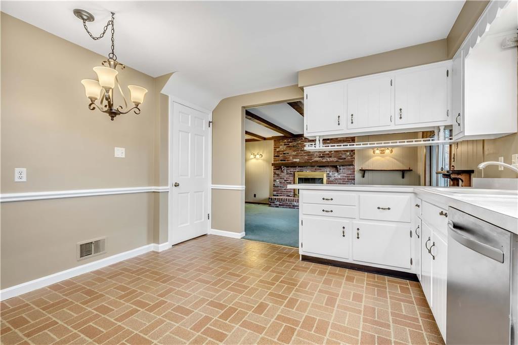 557 Trotwood Ridge Road Pittsburgh, PA 15241 - Photo 9 of 25 Gallery Image 9