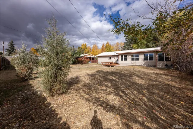 a view of a house with backyard and sitting area