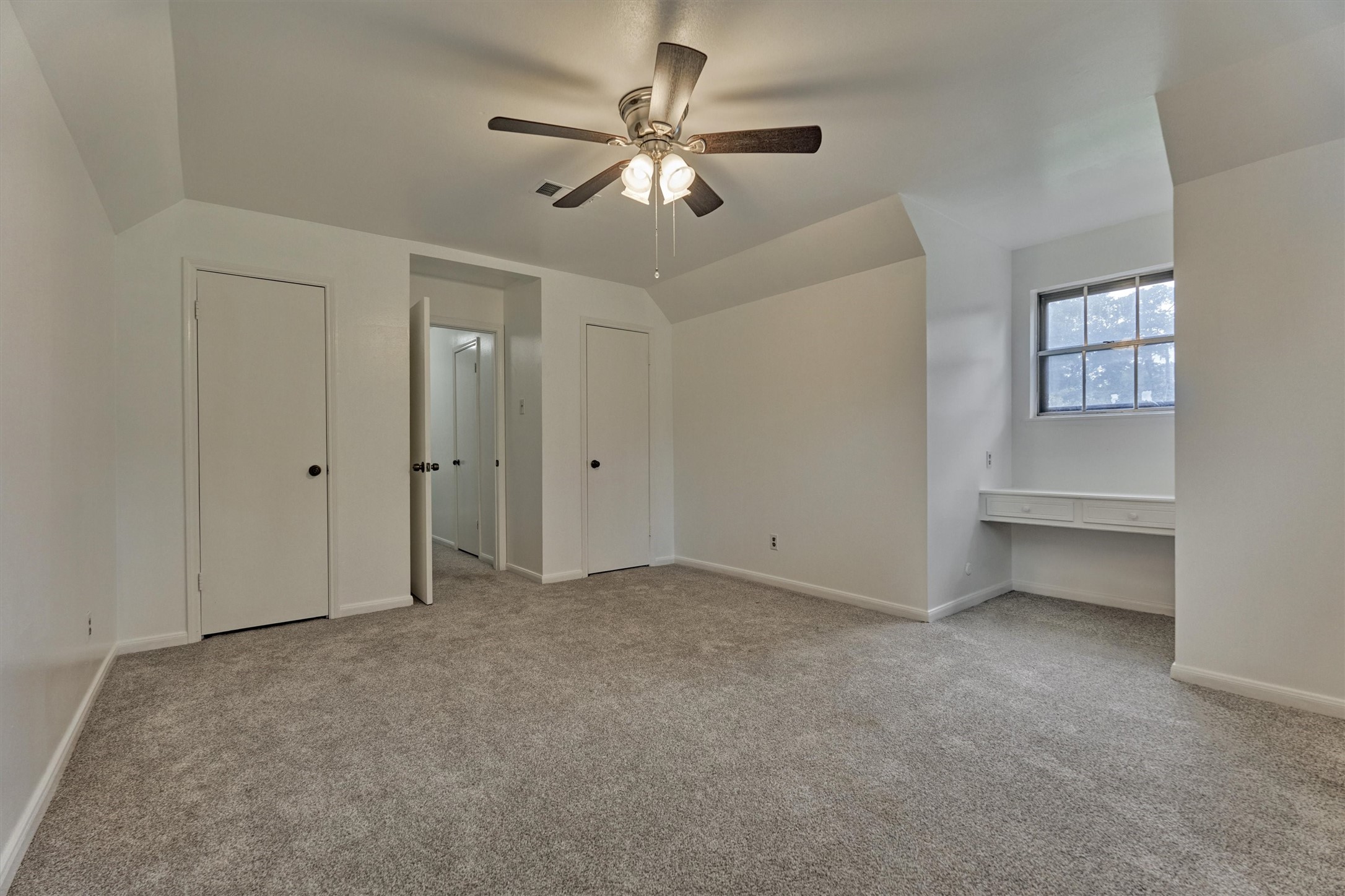 19426 Whitewood Drive Spring, TX 77373 - Photo 24 of 41 1st Secondary bedroom w/ walk in closet and built in desk.