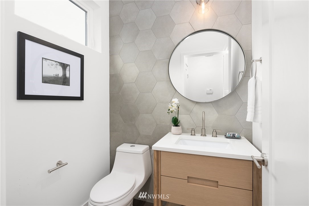 8513 4th Avenue Northeast Seattle, WA 98115 - Photo 11 of 33