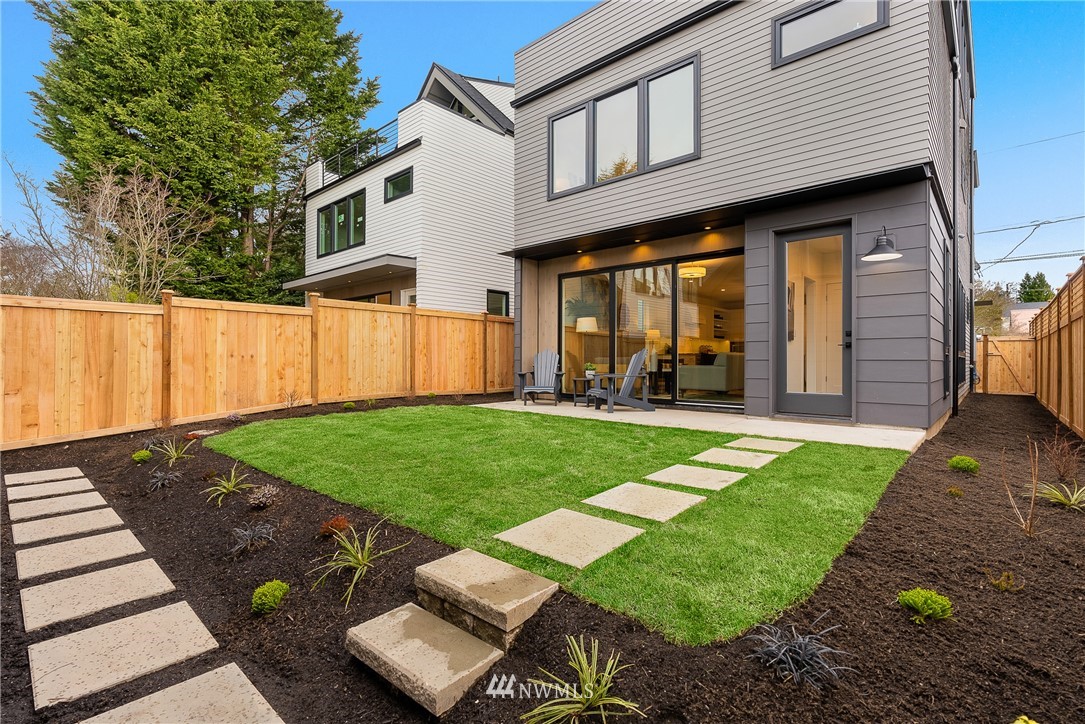 8513 4th Avenue Northeast Seattle, WA 98115 - Photo 13 of 33