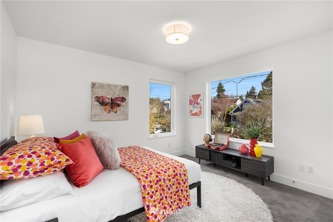 8513 4th Avenue Northeast Seattle, WA 98115 - Photo 15 of 33