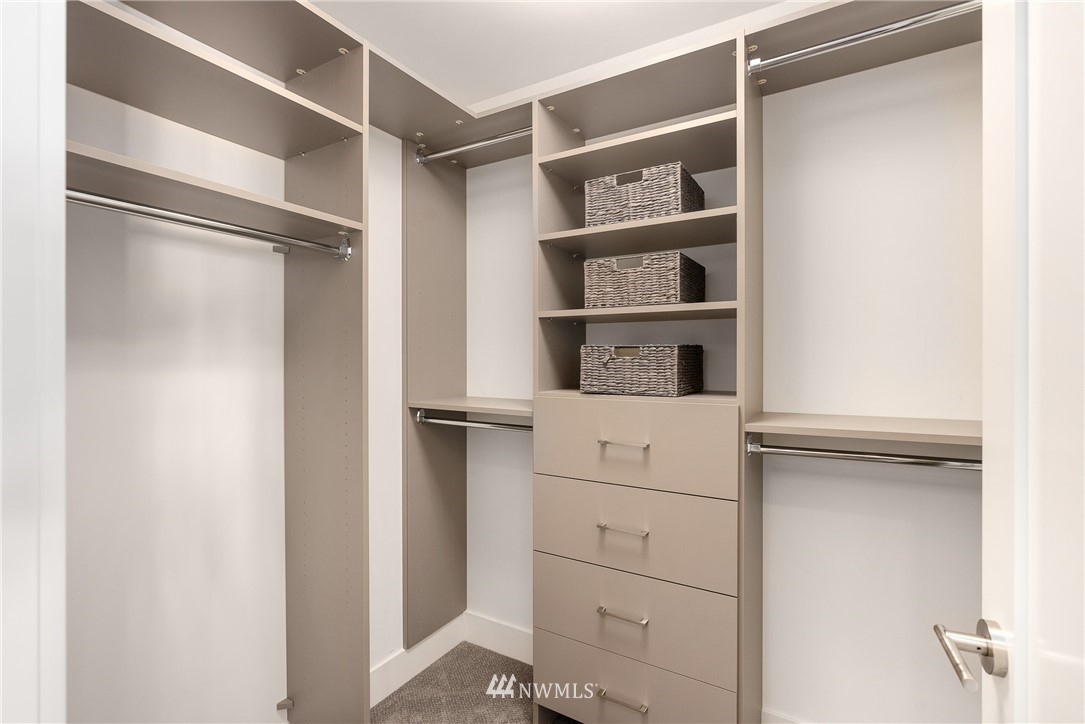 8513 4th Avenue Northeast Seattle, WA 98115 - Photo 18 of 33