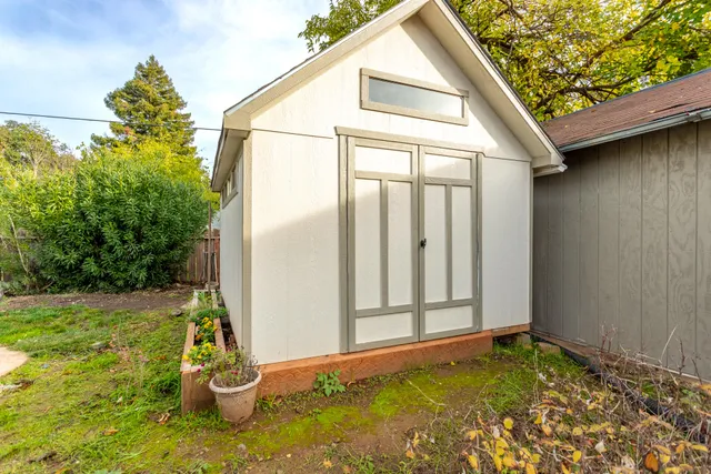 $419,000 | 1939 Cameo Court, Redding, CA 96002
