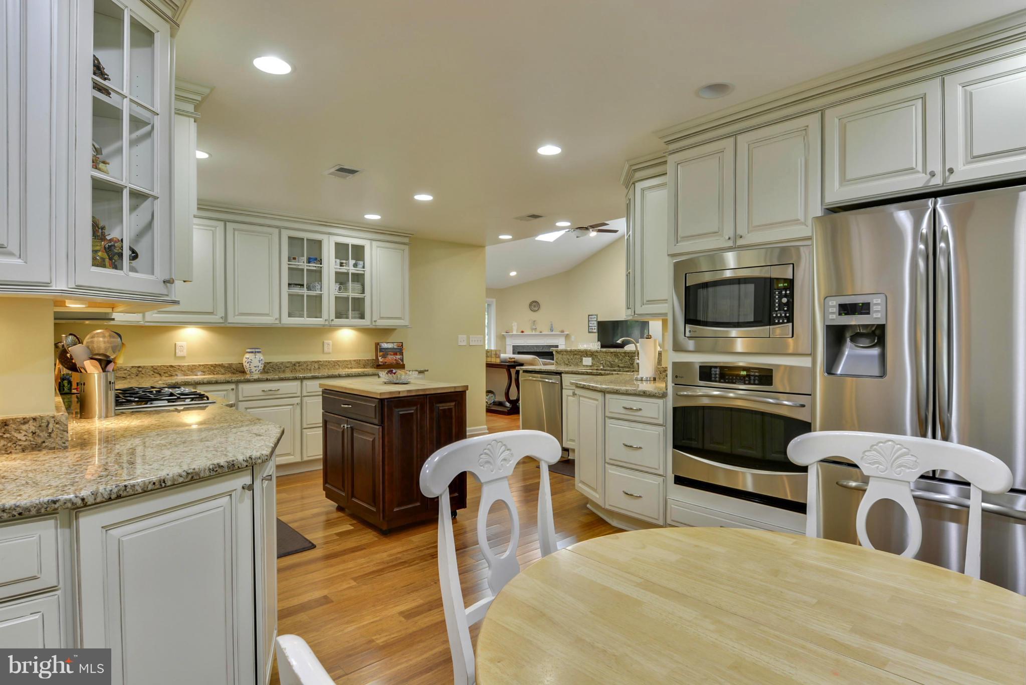 11924 Riders Lane Reston, VA 20191 - Photo 3 of 30 Kitchen