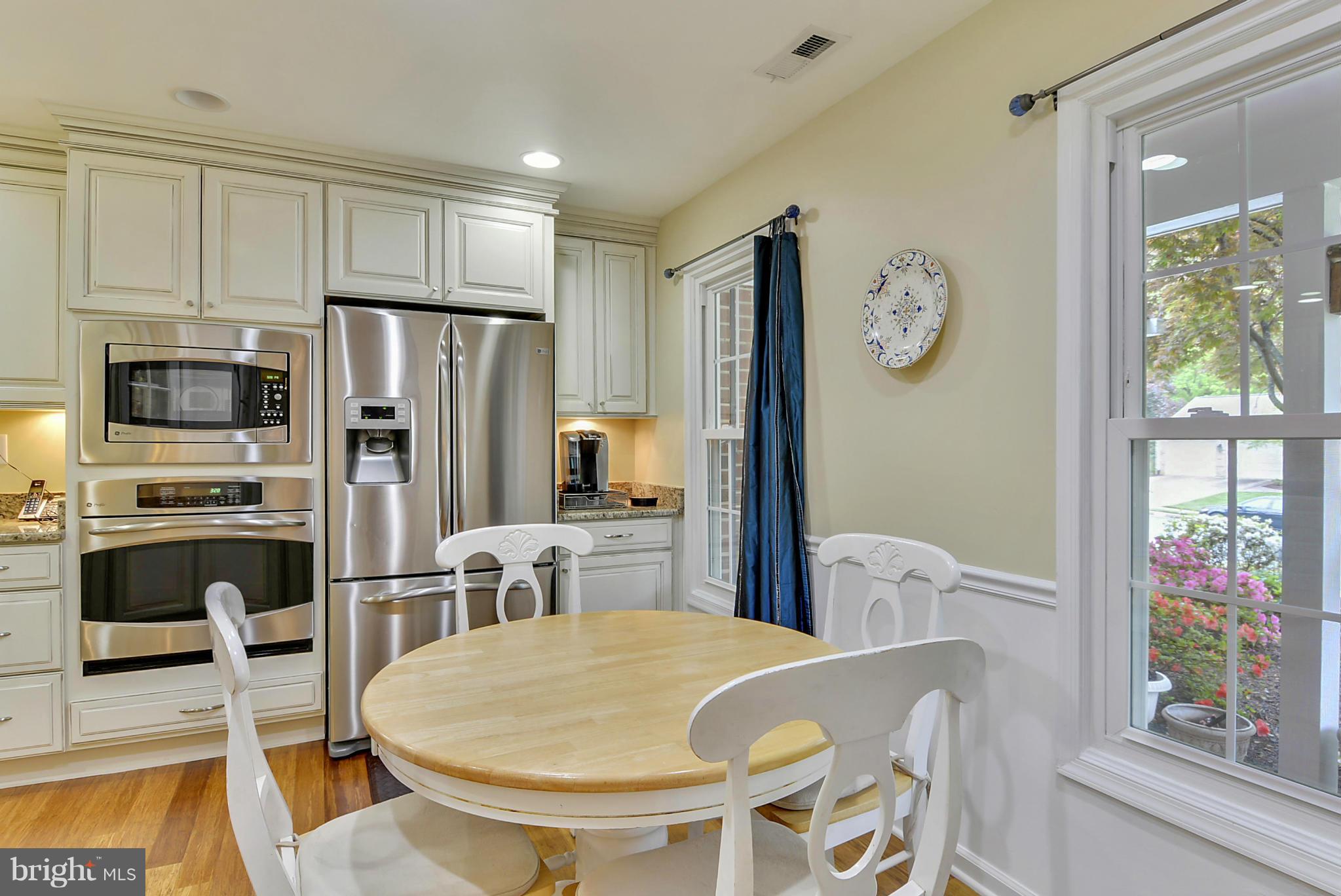 11924 Riders Lane Reston, VA 20191 - Photo 4 of 30 Breakfast area