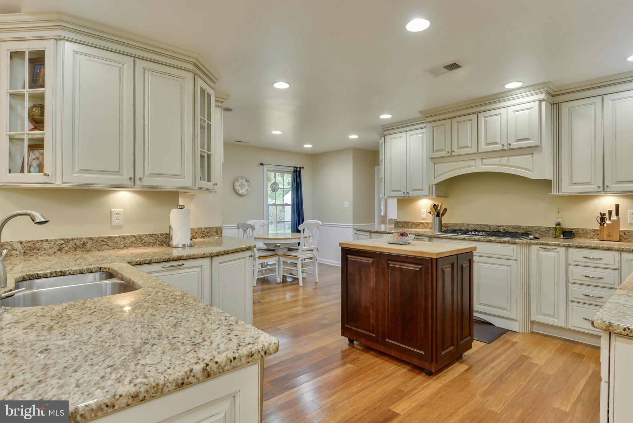 11924 Riders Lane Reston, VA 20191 - Photo 6 of 30 Kitchen
