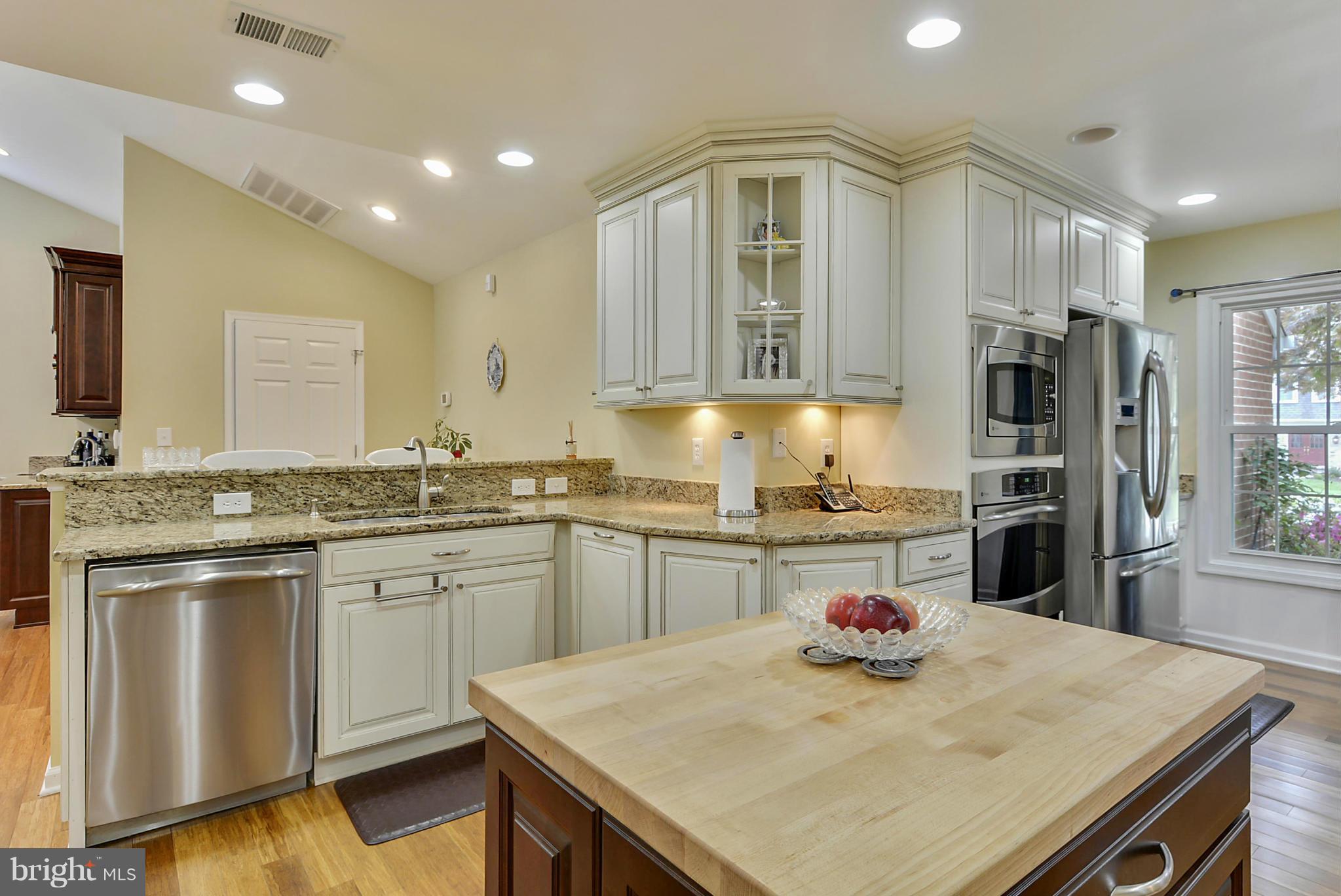 11924 Riders Lane Reston, VA 20191 - Photo 7 of 30 Kitchen