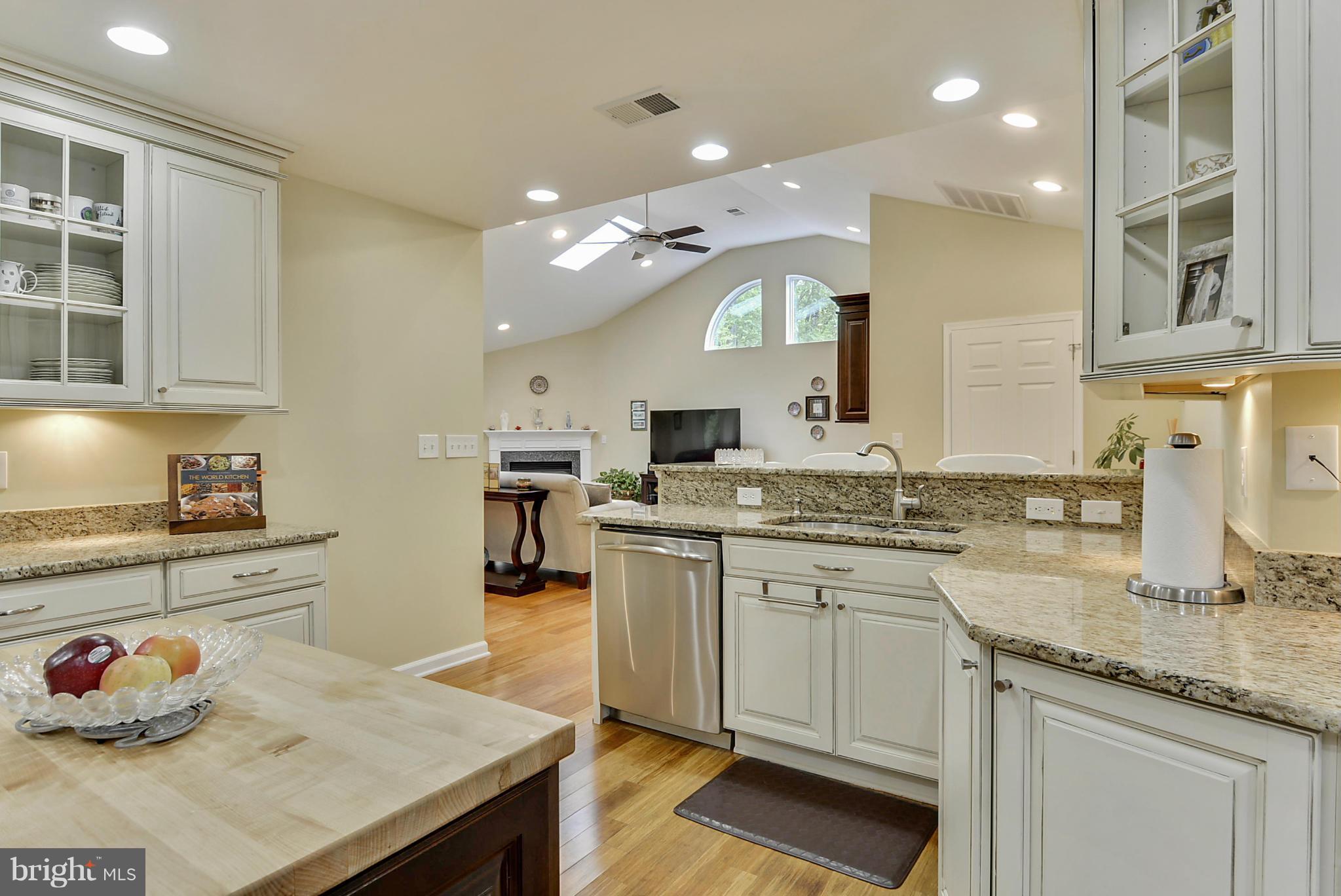 11924 Riders Lane Reston, VA 20191 - Photo 8 of 30 Kitchen