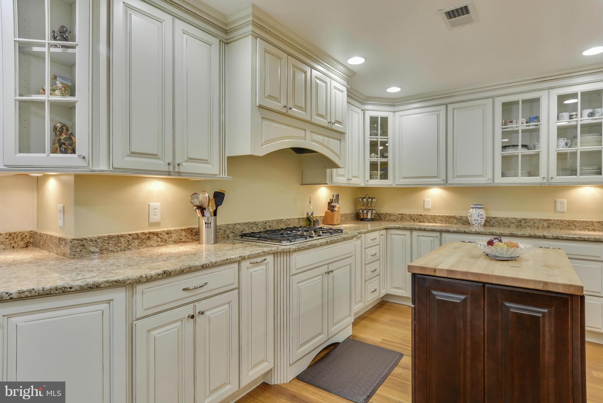 11924 Riders Lane Reston, VA 20191 - Photo 9 of 30 Kitchen