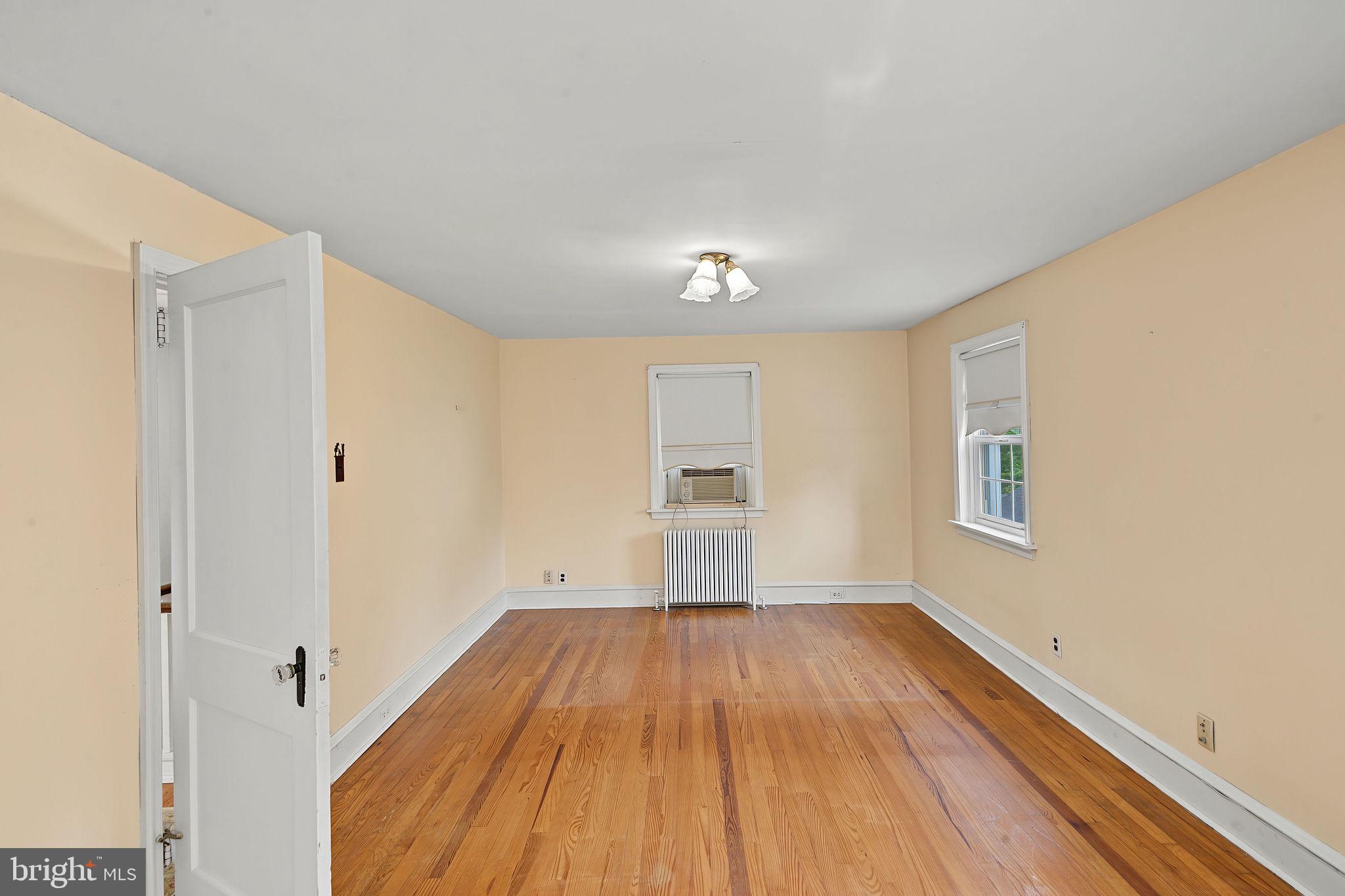2445 Park Road Warrington, PA 18976 - Photo 26 of 40 Primary Bedroom