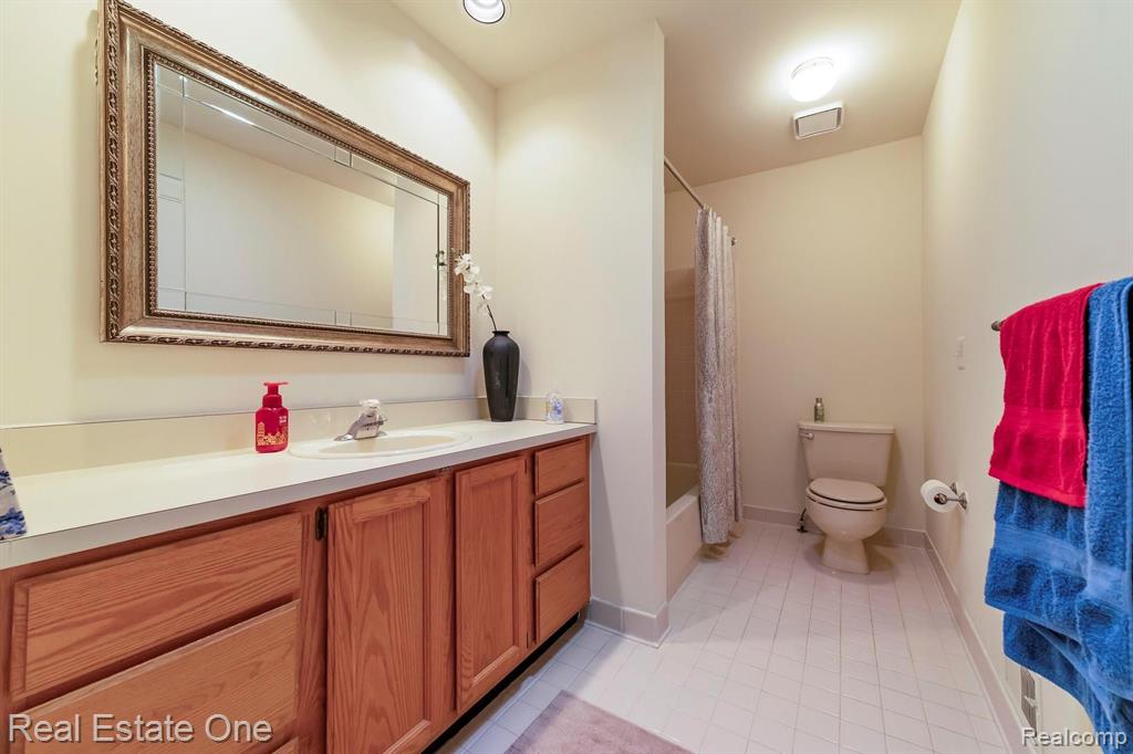 2126 London Bridge Drive Rochester Hills, MI 48307 - Photo 19 of 27