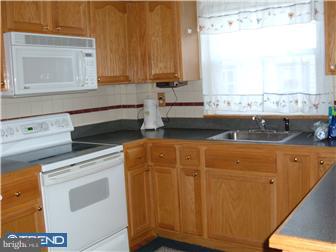8 Evergreen Road Norristown, PA 19403 - Photo 8 of 12 Kitchen