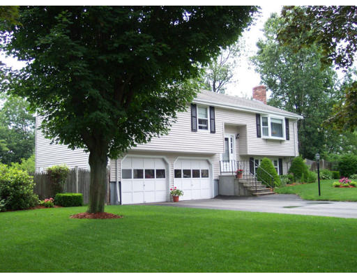 35 Bainbridge Road Reading, MA 01867 - Photo 2 of 2 Gallery Image 2