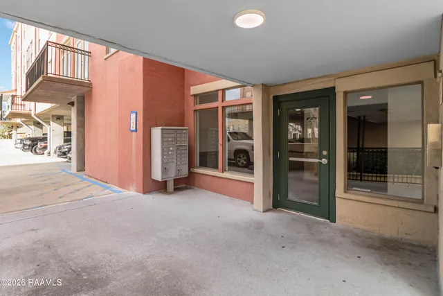 $260,000 | 201 Settlers Trace Boulevard, Unit 2405, Lafayette, LA 70508