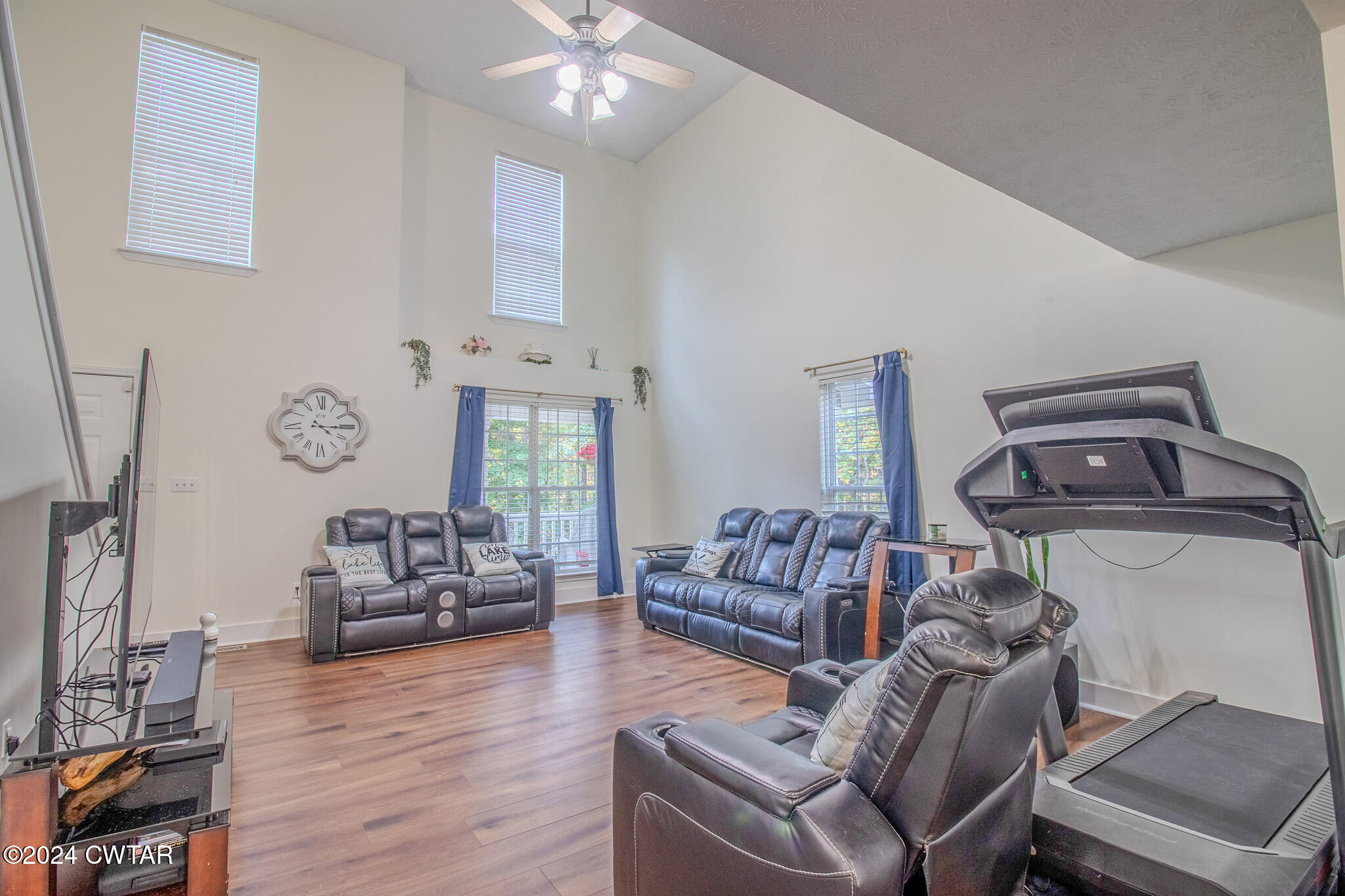60 Springview Drive Jackson, TN 38305 - Photo 7 of 31 living room 2
