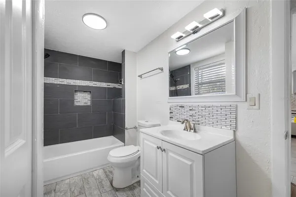 $2,000 | 18812 Carr Drive, Unit C, Lutz, FL 33559