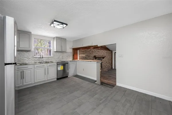 $2,000 | 18812 Carr Drive, Unit C, Lutz, FL 33559