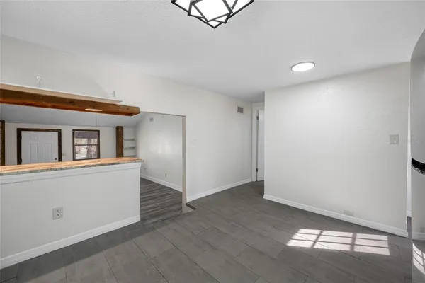 $2,000 | 18812 Carr Drive, Unit C, Lutz, FL 33559