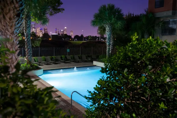 $2,157 | 320 Jackson Hill Street, Unit 325, Houston, TX 77007