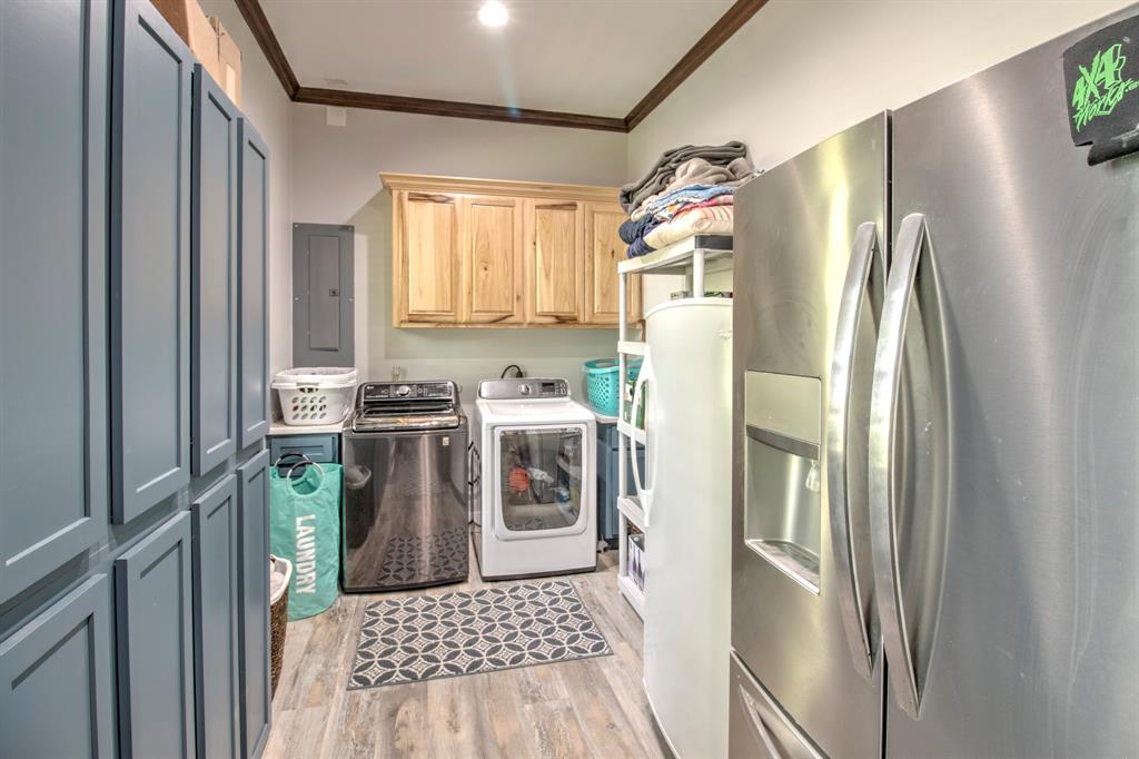 1024 Jordan Creek Road Collinsville, TX 76233 - Photo 20 of 40 Oversized Laundry Room with tons of built in cabinets!