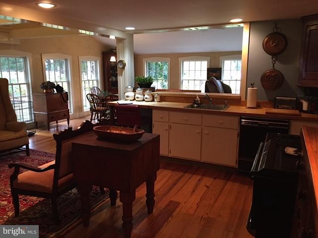 7936 Bozman Neavitt Road St. Michaels, MD 21663 - Photo 14 of 24 Kitchen & Family Room