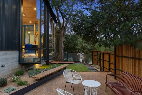 $1,250,000 | 2700 East 12th Street, Austin, TX 78702