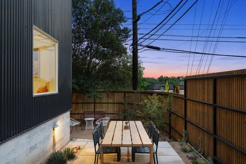 $1,250,000 | 2700 East 12th Street, Austin, TX 78702