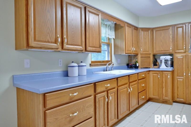 203 Locust Street Washington, IL 61571 - Photo 11 of 32 Gallery Image 11