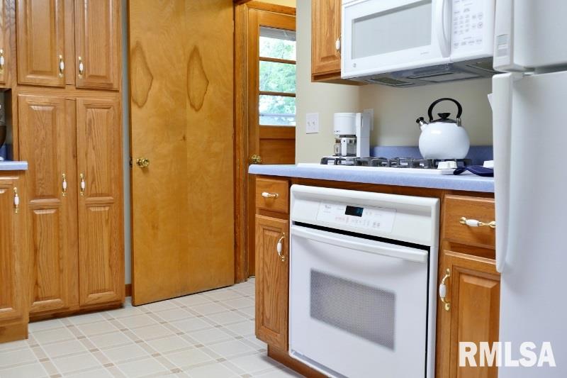 203 Locust Street Washington, IL 61571 - Photo 13 of 32 Gallery Image 13