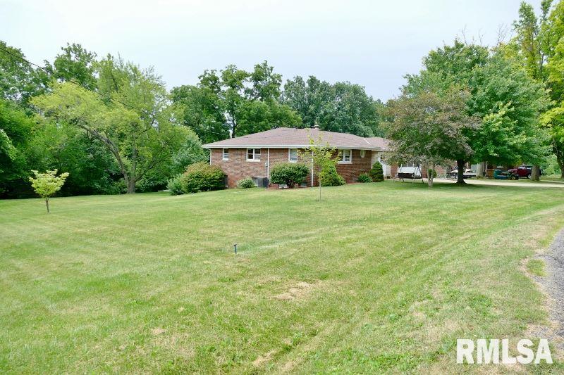 203 Locust Street Washington, IL 61571 - Photo 3 of 32 Gallery Image 3