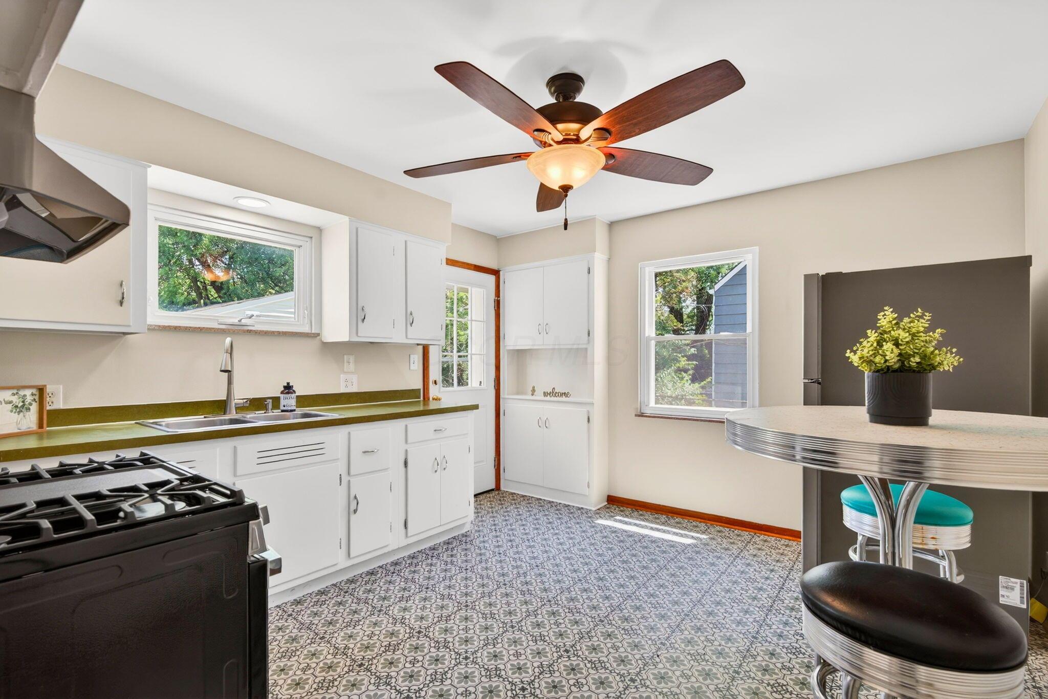 220 South Ashburton Road Columbus, OH 43213 - Photo 11 of 43