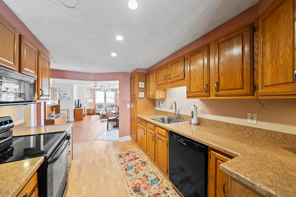 $925,000 | 469-471 Washington Street, Braintree, MA 02184