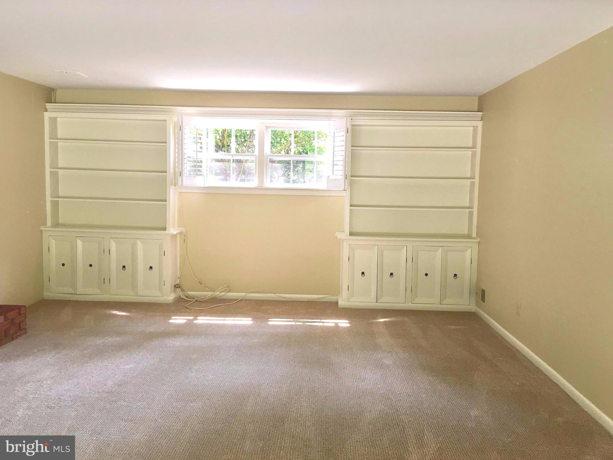 1003 Dead Run Drive McLean, VA 22101 - Photo 17 of 26 Built-ins!