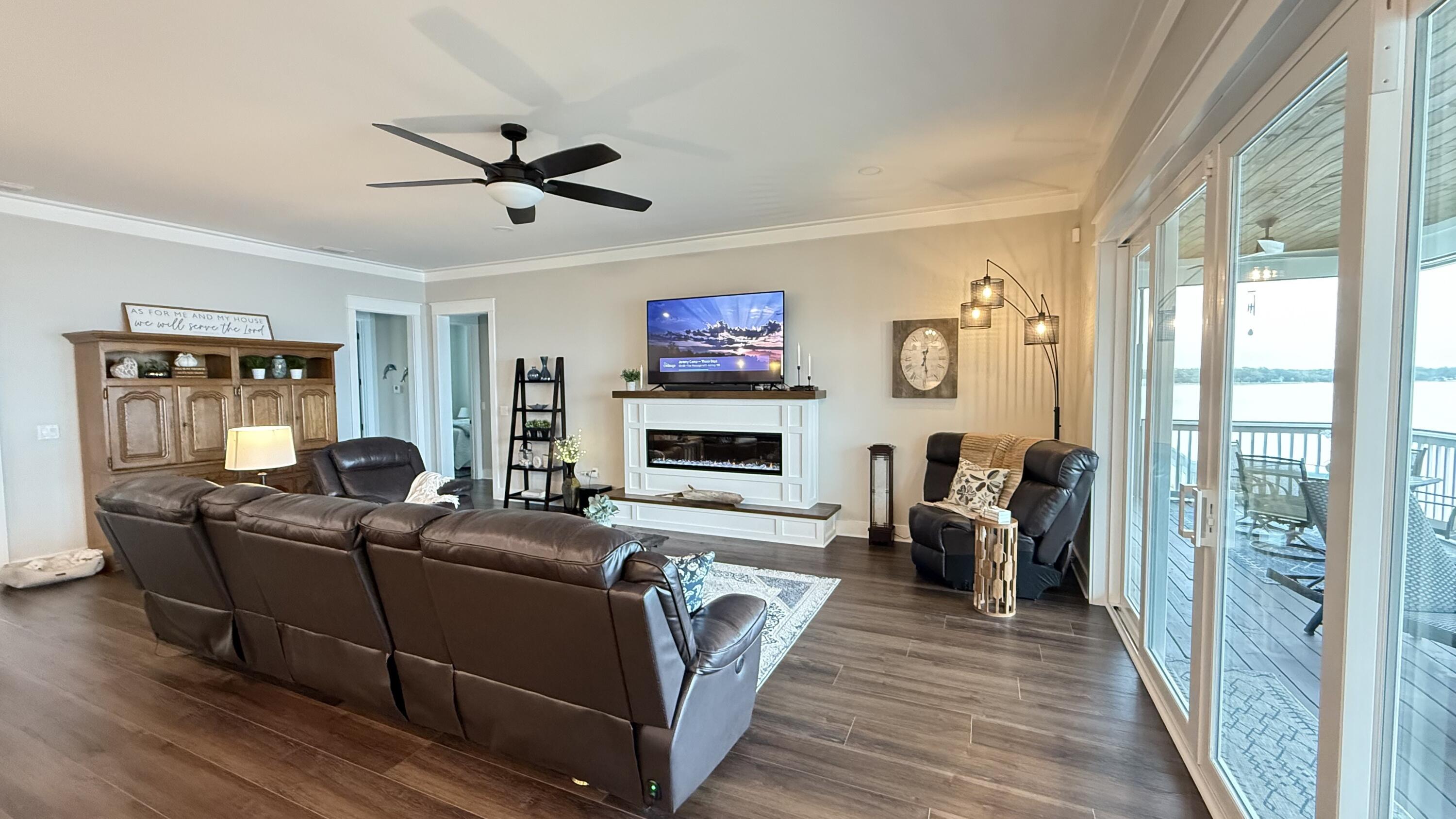 68 Dolphin Place Freeport, FL 32439 - Photo 34 of 118 Living room view