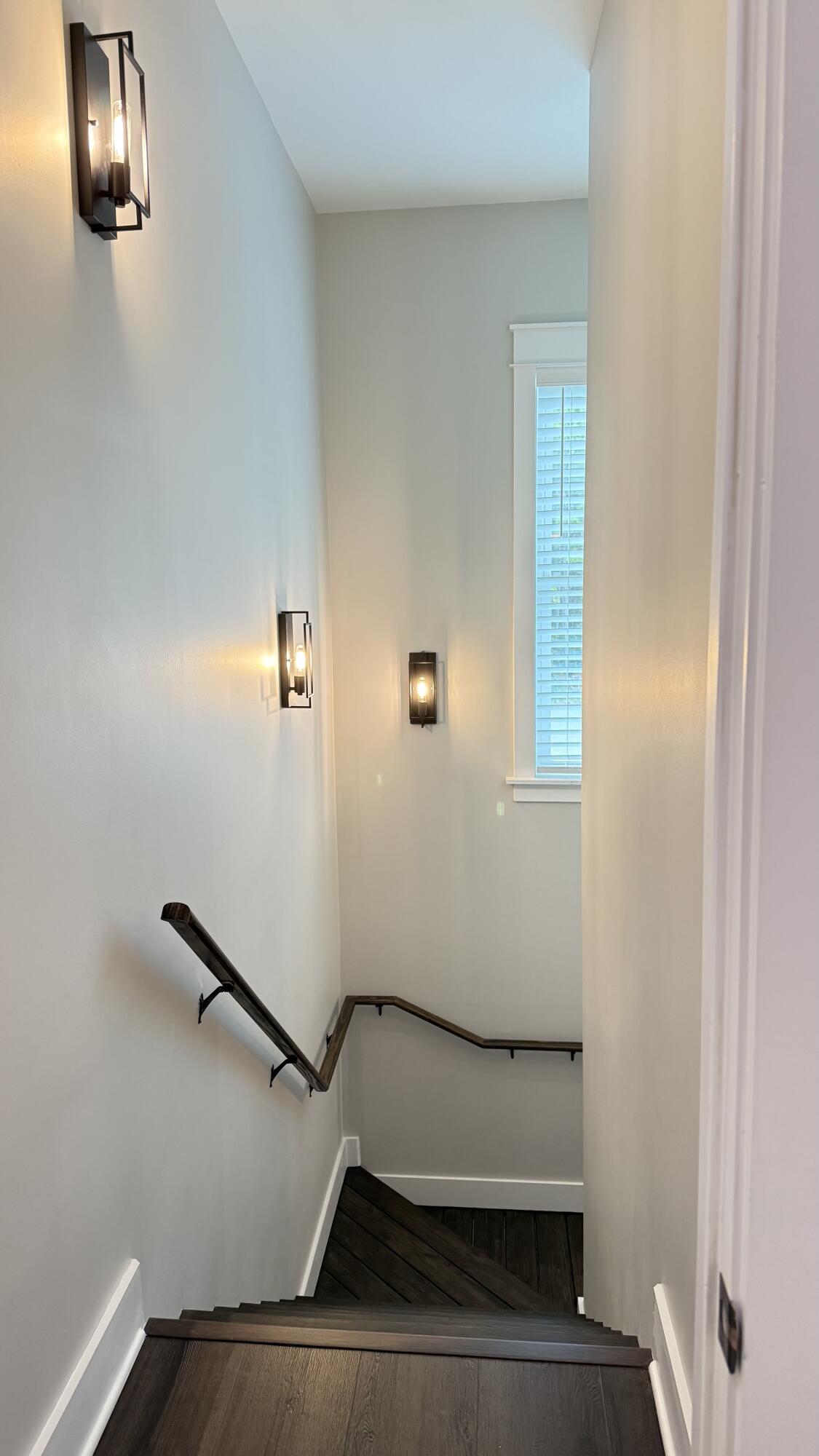 68 Dolphin Place Freeport, FL 32439 - Photo 77 of 118 Inside Stairwell