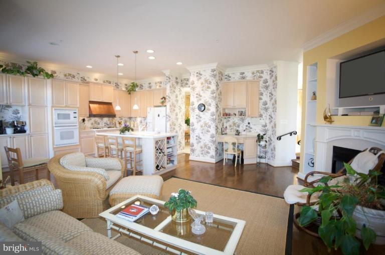 12168 Chancery Station Circle Reston, VA 20190 - Photo 12 of 23 Kitchen/Family Room