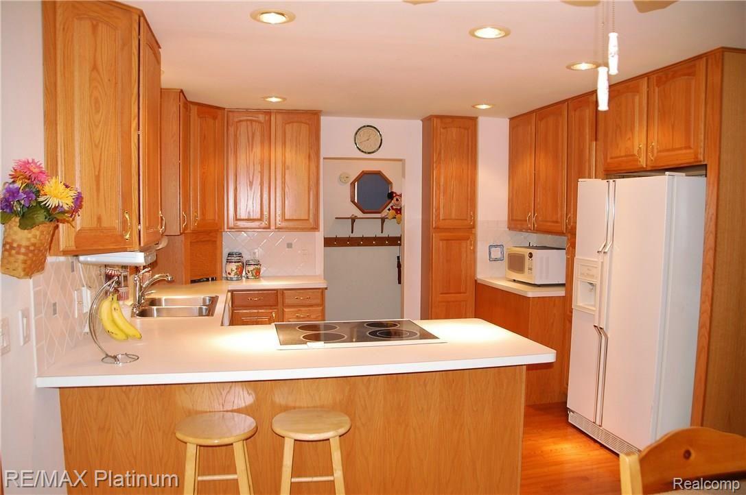 3493 Gregory Road Lake Orion, MI 48359 - Photo 4 of 20 gregory kitchen 1.jpg