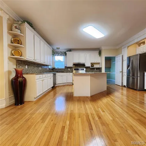 $873,900 | 1102 Nooning Tree Drive, Chesterfield, MO 63017