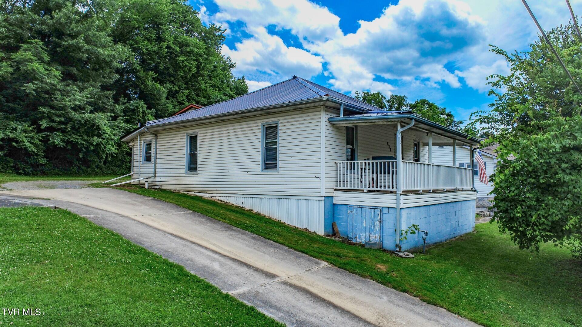 421 Duncan Street Newport, TN 37821 - Photo 6 of 56 6